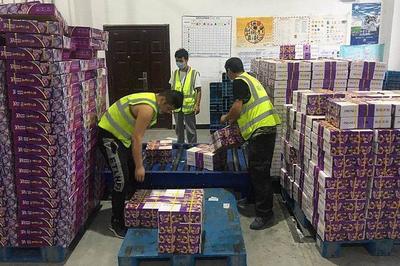 喀什機場首航“西梅號” 農(nóng)副產(chǎn)品銷售助力脫貧攻堅戰(zhàn)